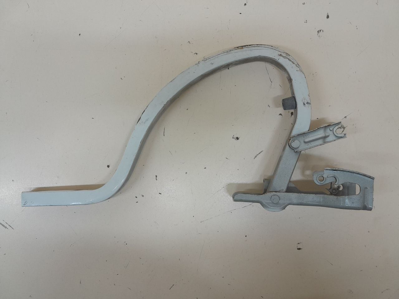 Петля крышки багажника Chevrolet Cobalt (T250) 2011-2015 Петля крышки багажника Chevrolet Cobalt (T250) 2011-2015