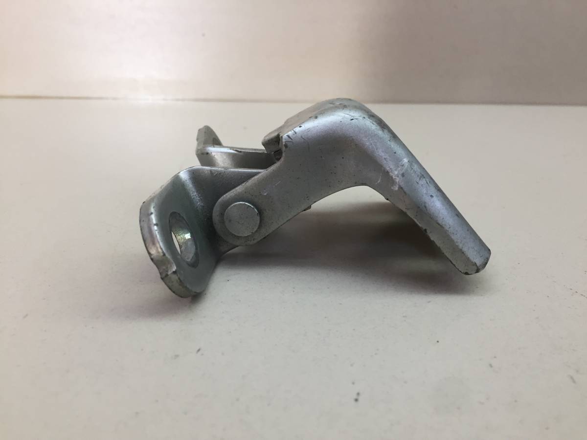 Петля двери задней левой верхняя Hyundai Tucson (JM) 2004-2010