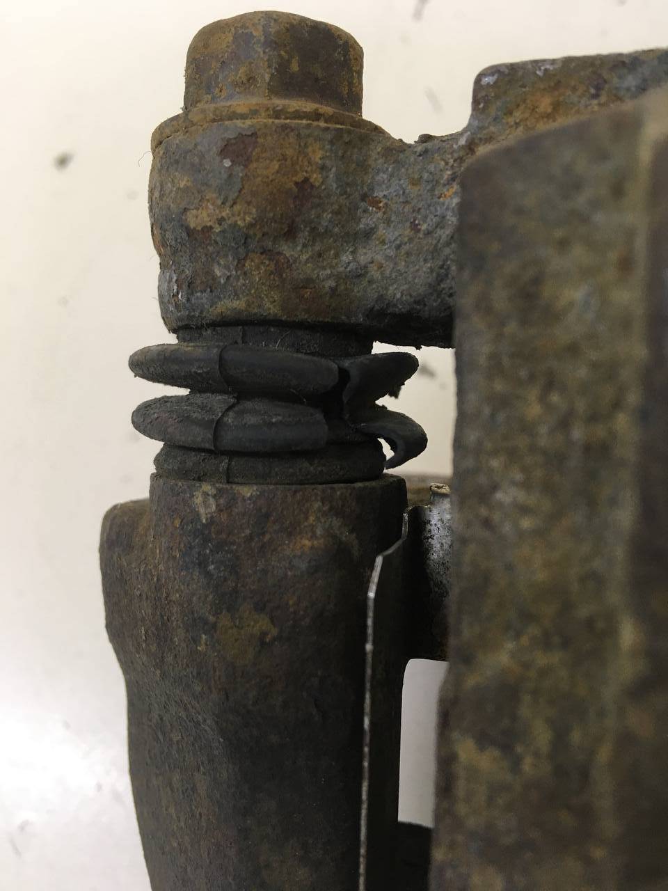 Суппорт передний левый Kia Spectra (SD) 2004-2011