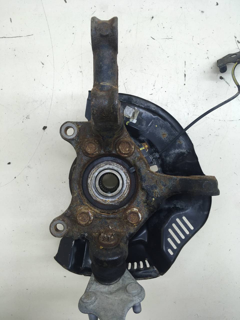 Кулак поворотный передний правый Toyota Corolla E150 2006-2013