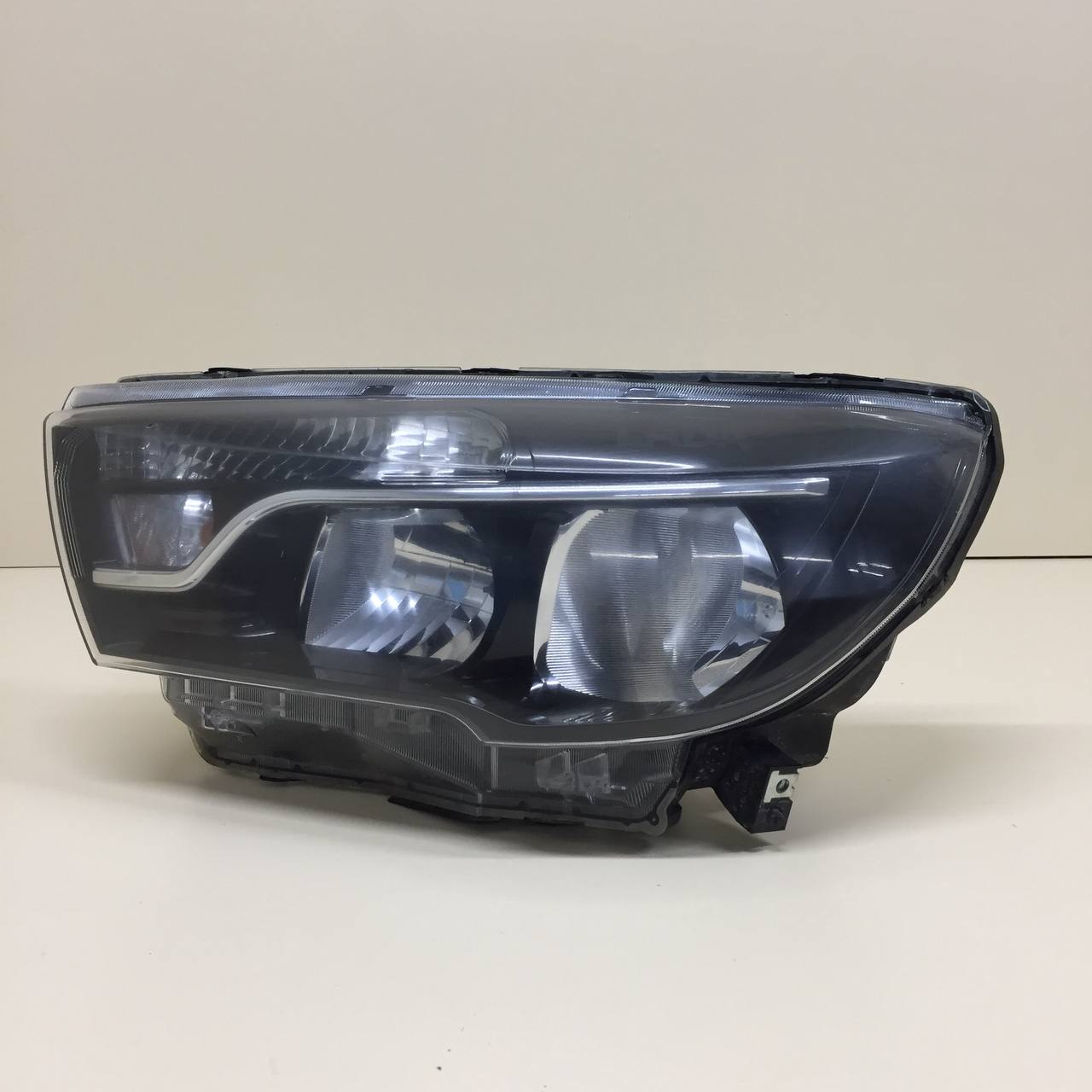 Фара левая Lada Vesta 2015>