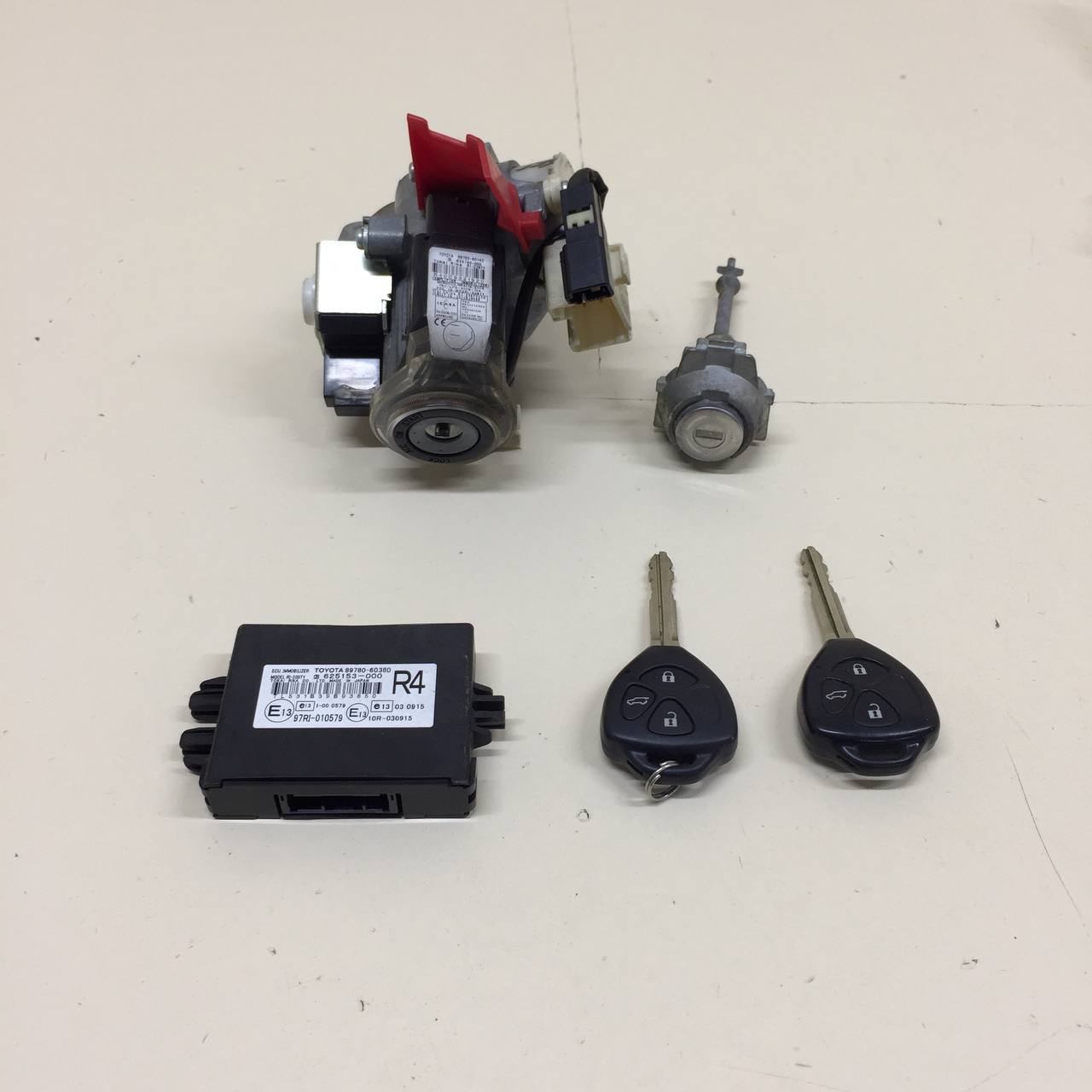 Замок зажигания Toyota Land Cruiser Prado (J150) 2009-2022 Замок зажигания Toyota Land Cruiser Prado (J150) 2009-2022