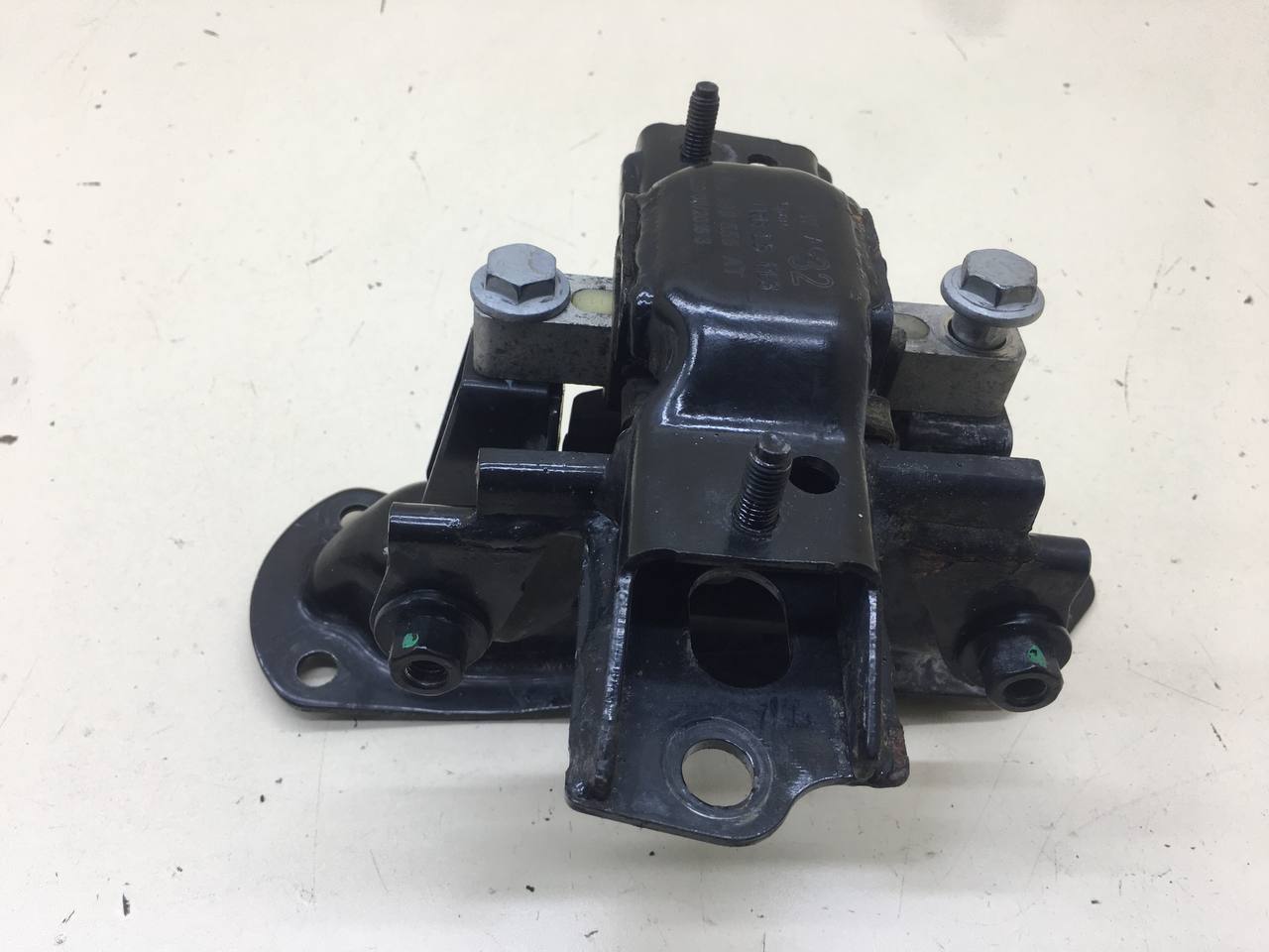 Опора КПП левая Volkswagen Polo (MK5) 2011-2020