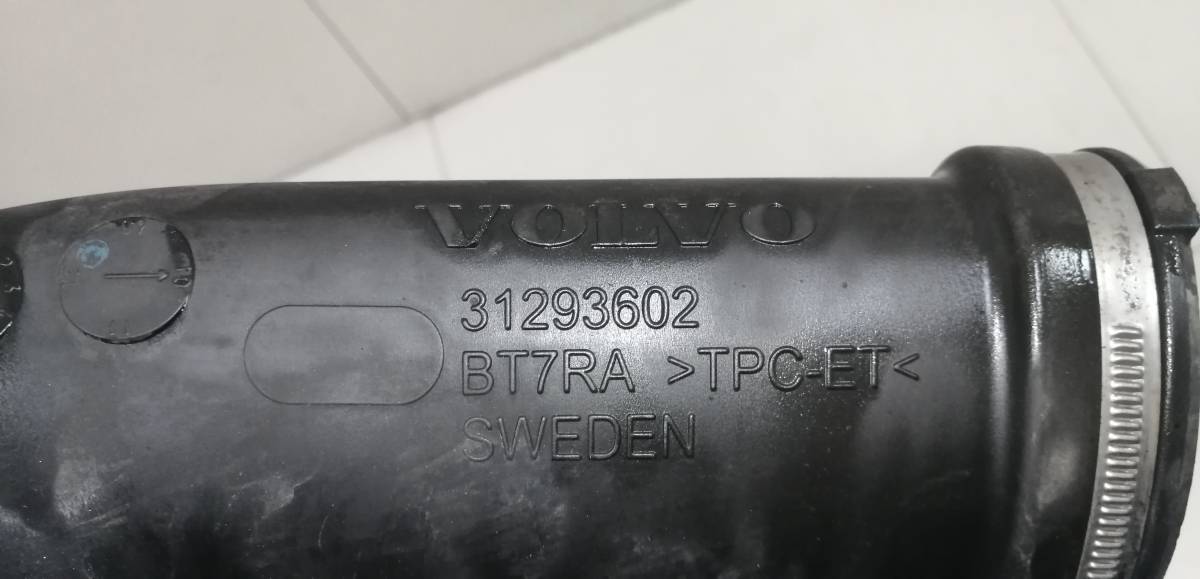 Патрубок воздушного фильтра Volvo XC60 2008-2017