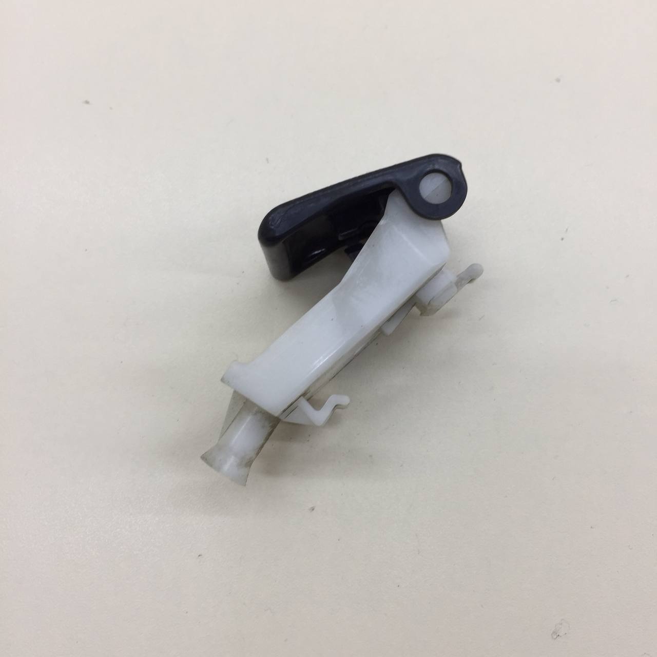 Ручка открывания капота Toyota Rav 4 (A30) 2006-2013 Ручка открывания капота Toyota Rav 4 (A30) 2006-2013