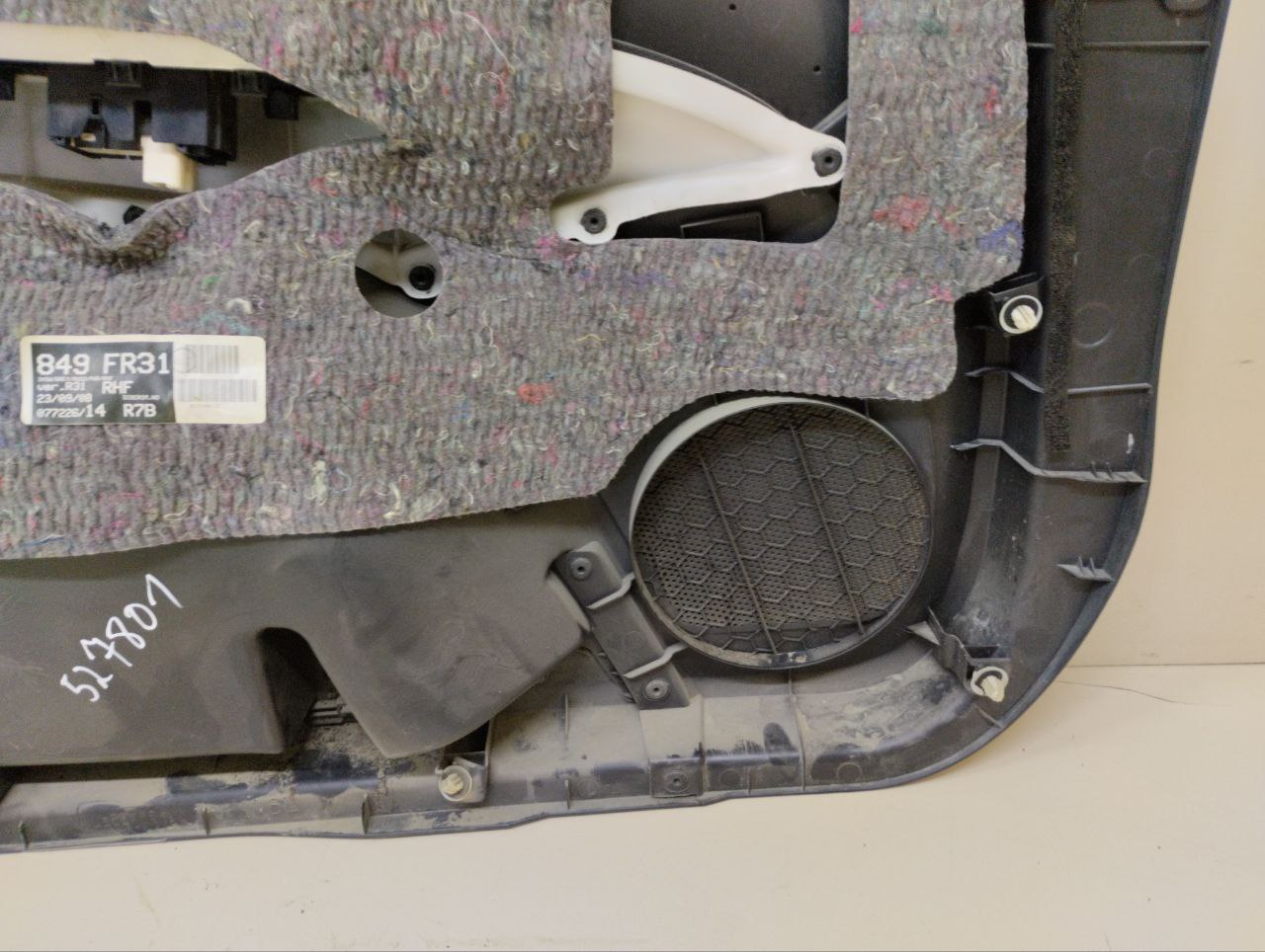 Обшивка двери передней правой Toyota Auris (E150) 2006-2012