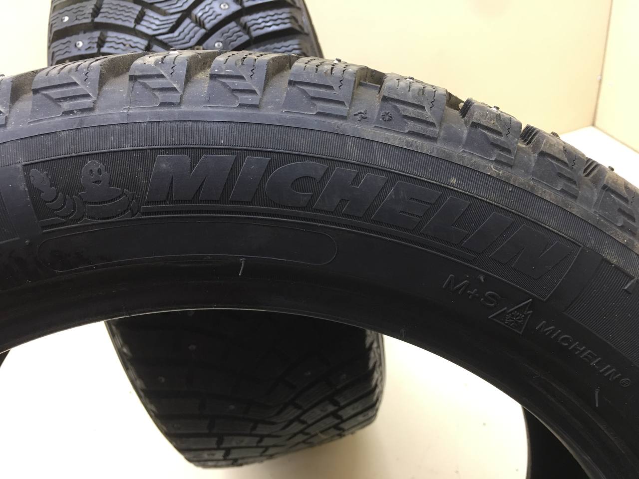Шины R17 Зимние шипованные Michelin X-ice Nortn