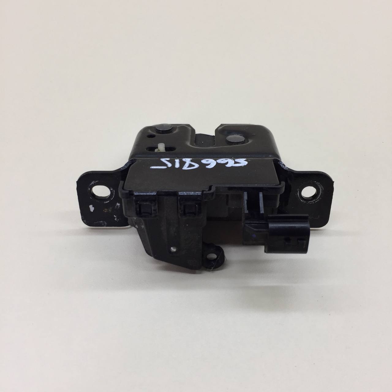 Замок багажника Renault Sandero Stepway (5S) 2014-2022