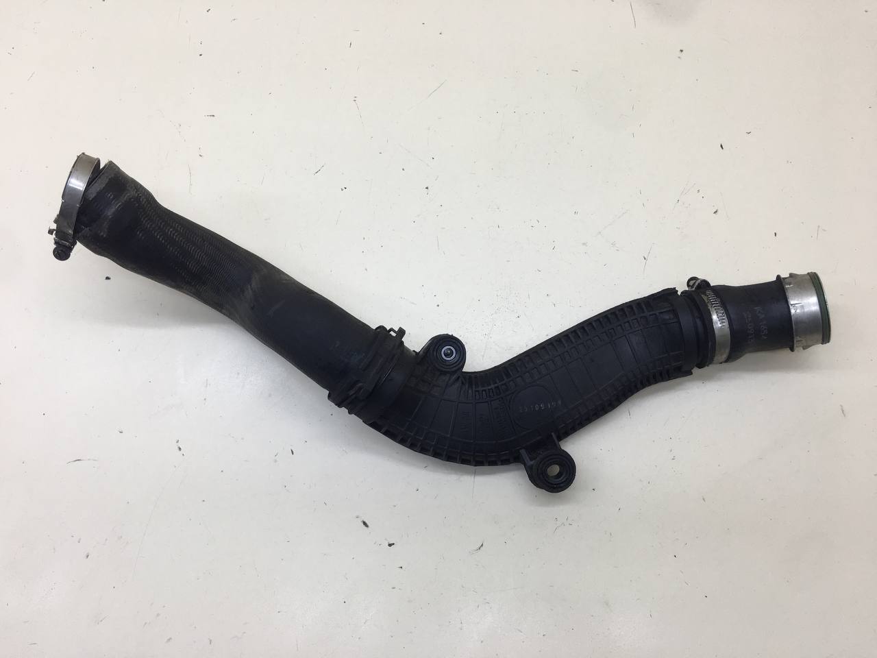 Патрубок интеркулера Volkswagen Passat B7 2011-2015 Патрубок интеркулера Volkswagen Passat B7 2011-2015