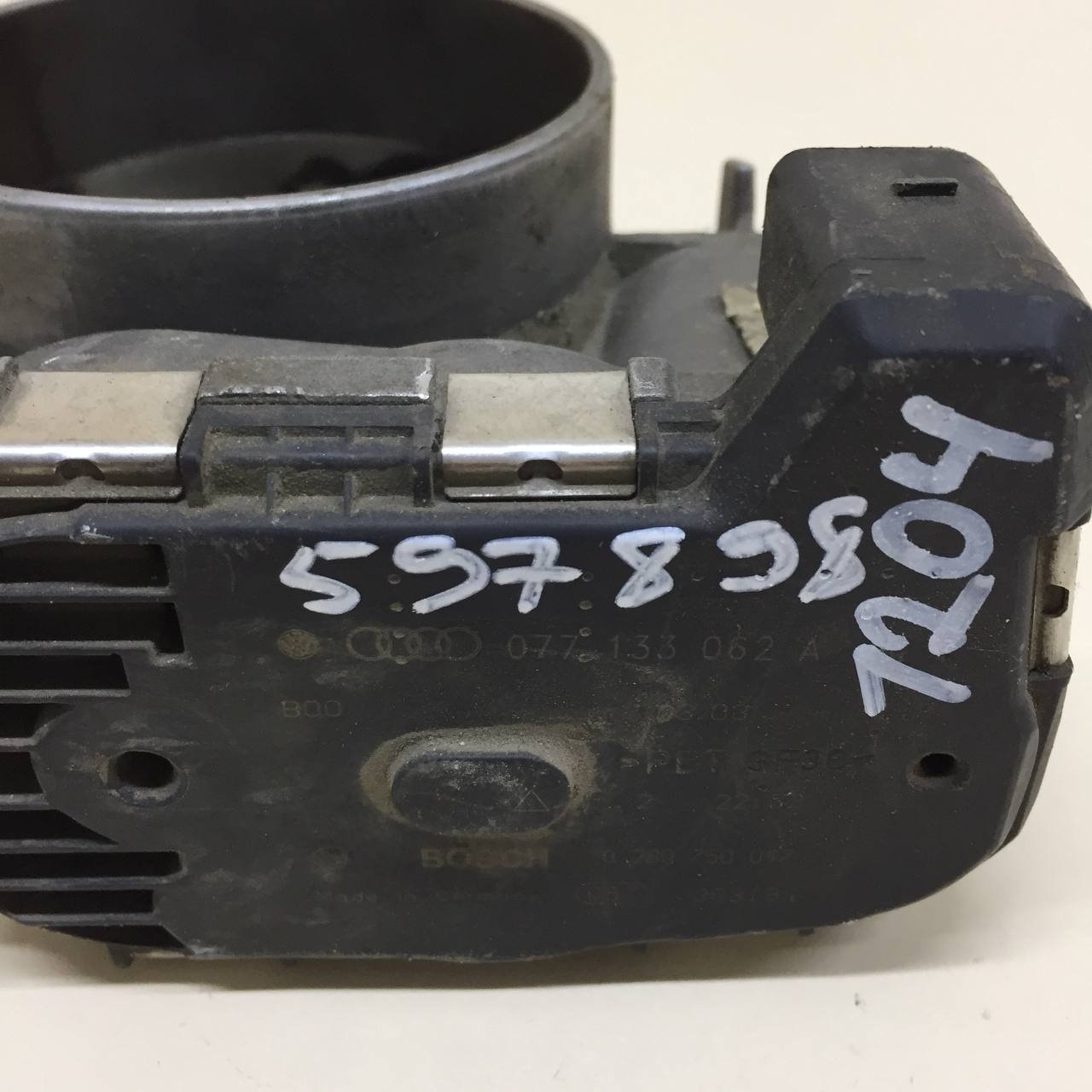 Заслонка дроссельная электрическая Audi Q7 (4L) 2005-2015