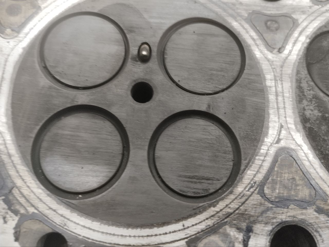 Головка блока цилиндров Land Rover Discovery 3 (L319) 2004-2009 Головка блока цилиндров Land Rover Discovery 3 (L319) 2004-2009
