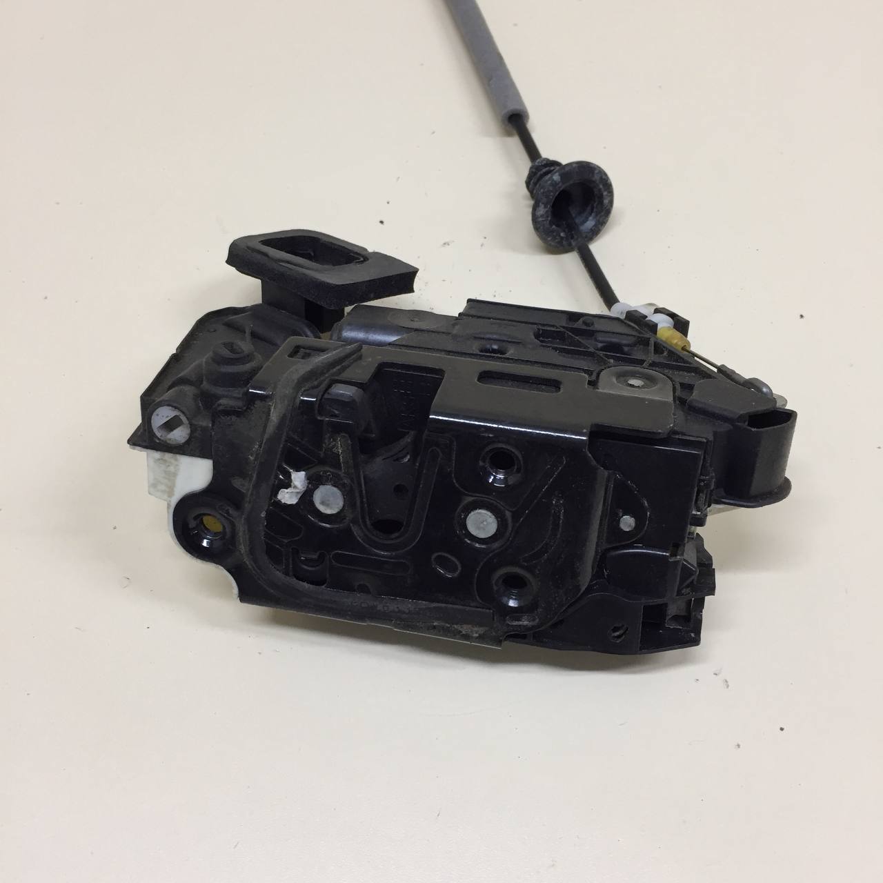 Замок двери задней левой Volkswagen Polo (MK5) 2011-2020 Замок двери задней левой Volkswagen Polo (MK5) 2011-2020