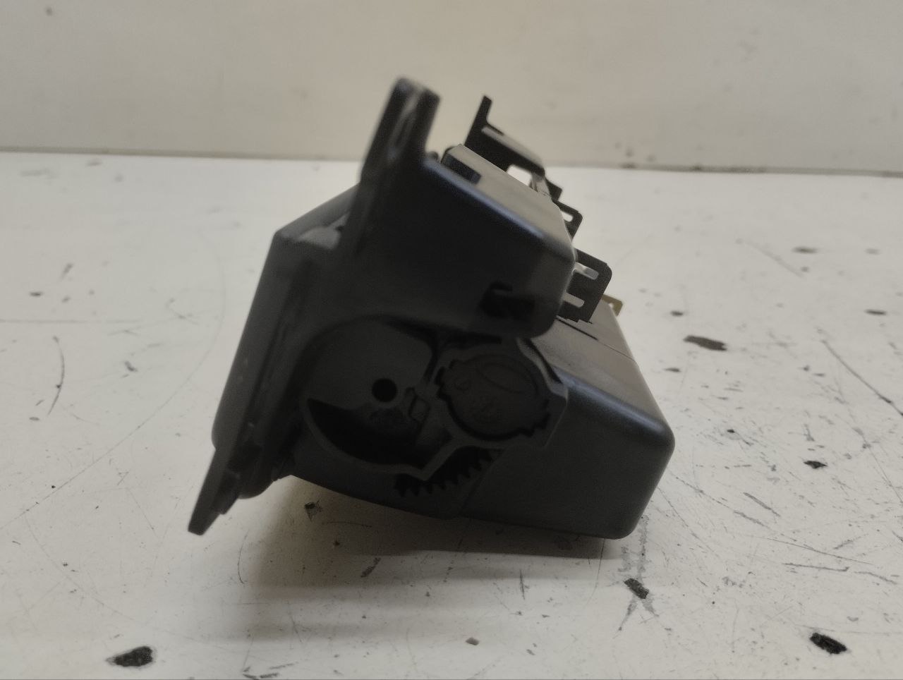 Пепельница передняя Ford Mondeo 4 2007-2015 Пепельница передняя Ford Mondeo 4 2007-2015