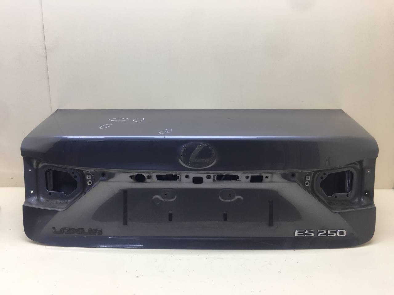 Крышка багажника Lexus ES (SV60) 2012>