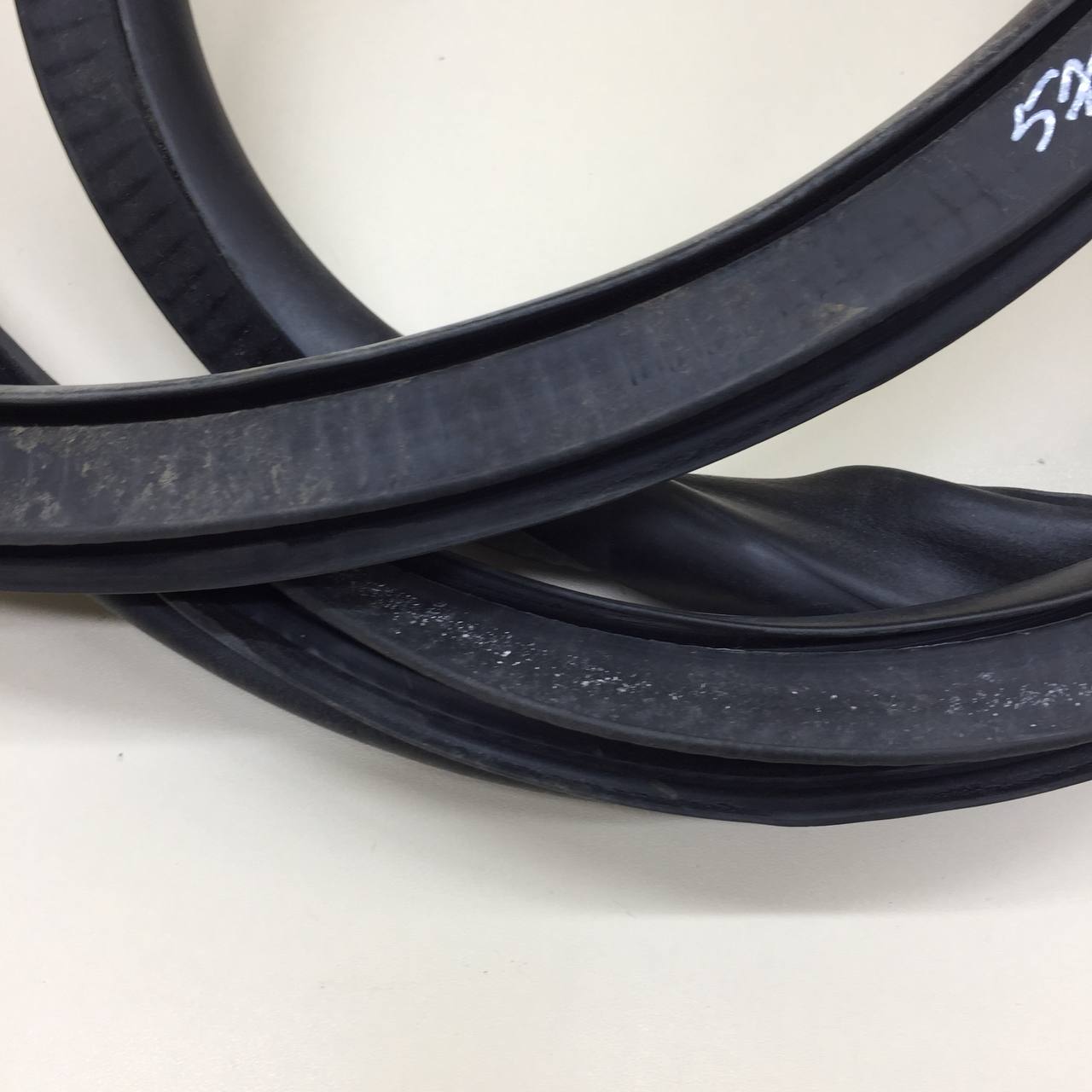 Уплотнитель проема двери задней правой Chevrolet Cruze (J300) 2009-2016