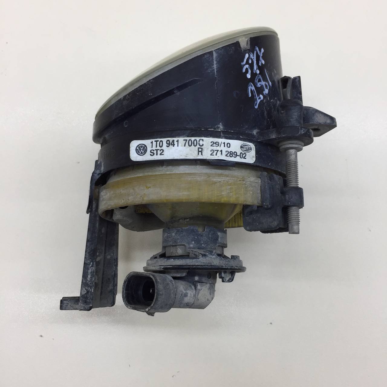 Фара противотуманная правая Volkswagen Tiguan (5N1) 2007-2011 Фара противотуманная правая Volkswagen Tiguan (5N1) 2007-2011