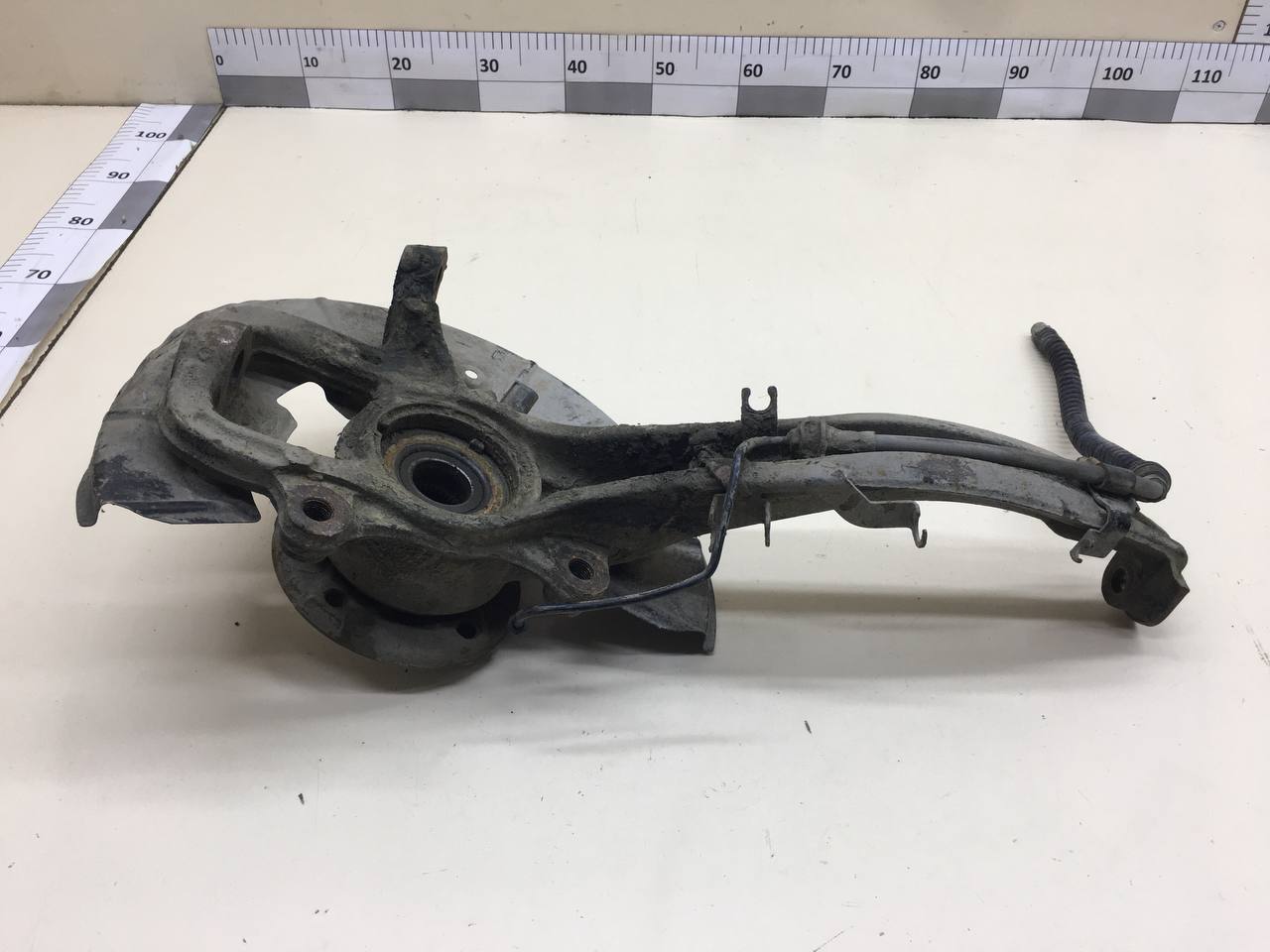 Кулак поворотный передний левый Volkswagen Touareg (7L) 2002-2010