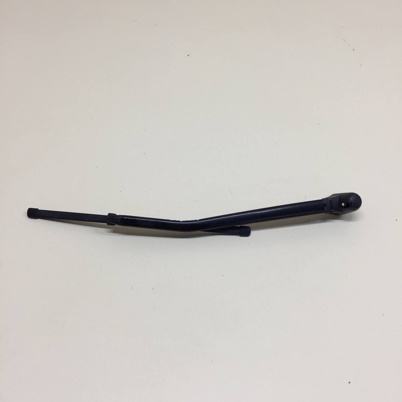 Поводок стеклоочистителя задний BMW 1-series E87/E81 2004-2011