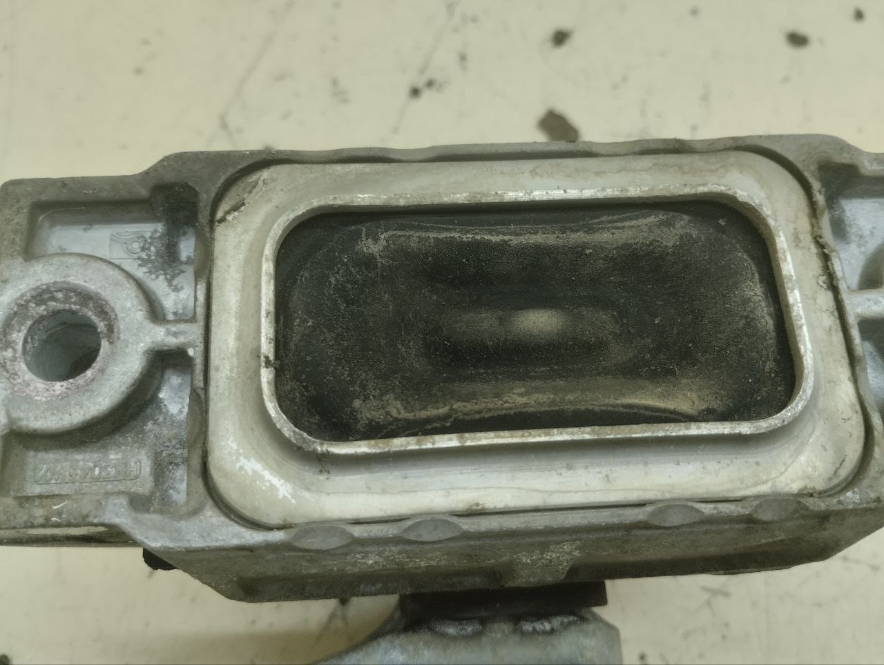 Опора двигателя правая Skoda Octavia (A5 1Z-) 2004-2013 Опора двигателя правая Skoda Octavia (A5 1Z-) 2004-2013