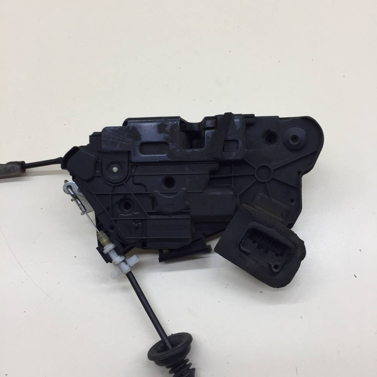 Замок двери передней левой Volkswagen Polo (MK5) 2011-2020