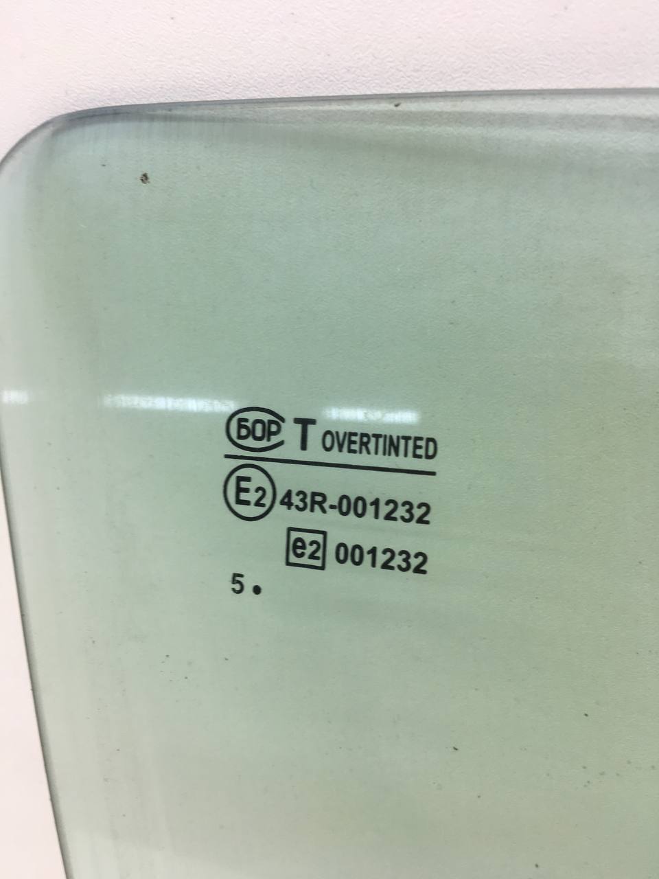 Стекло двери передней правой Lada Granta 2011>