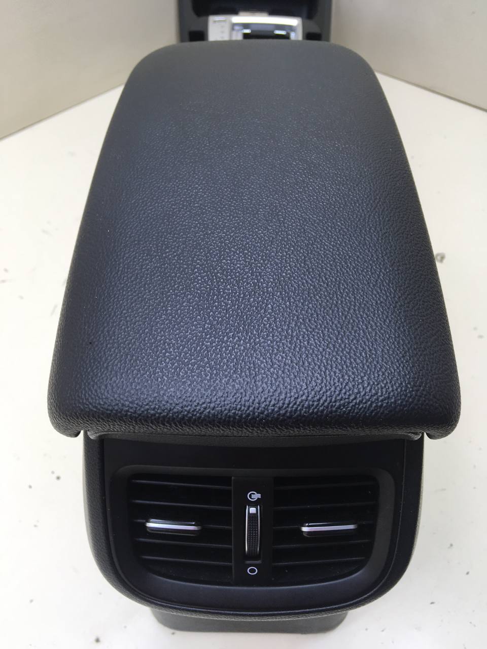 Консоль центральная Kia Cerato (BD) 2018-2022 Консоль центральная Kia Cerato (BD) 2018-2022