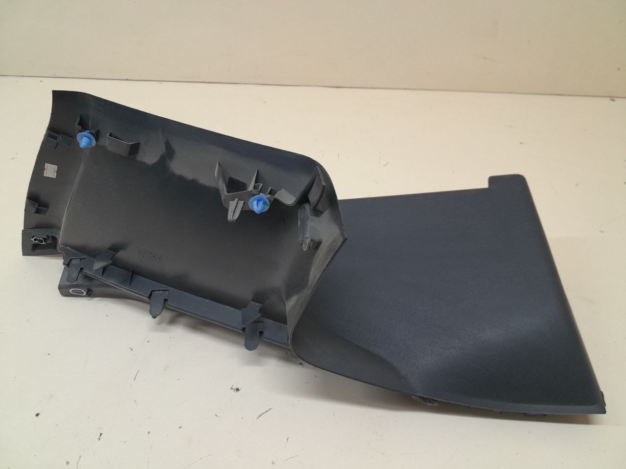 Держатель задней полки Renault Duster (HSA, HSM) 2012>