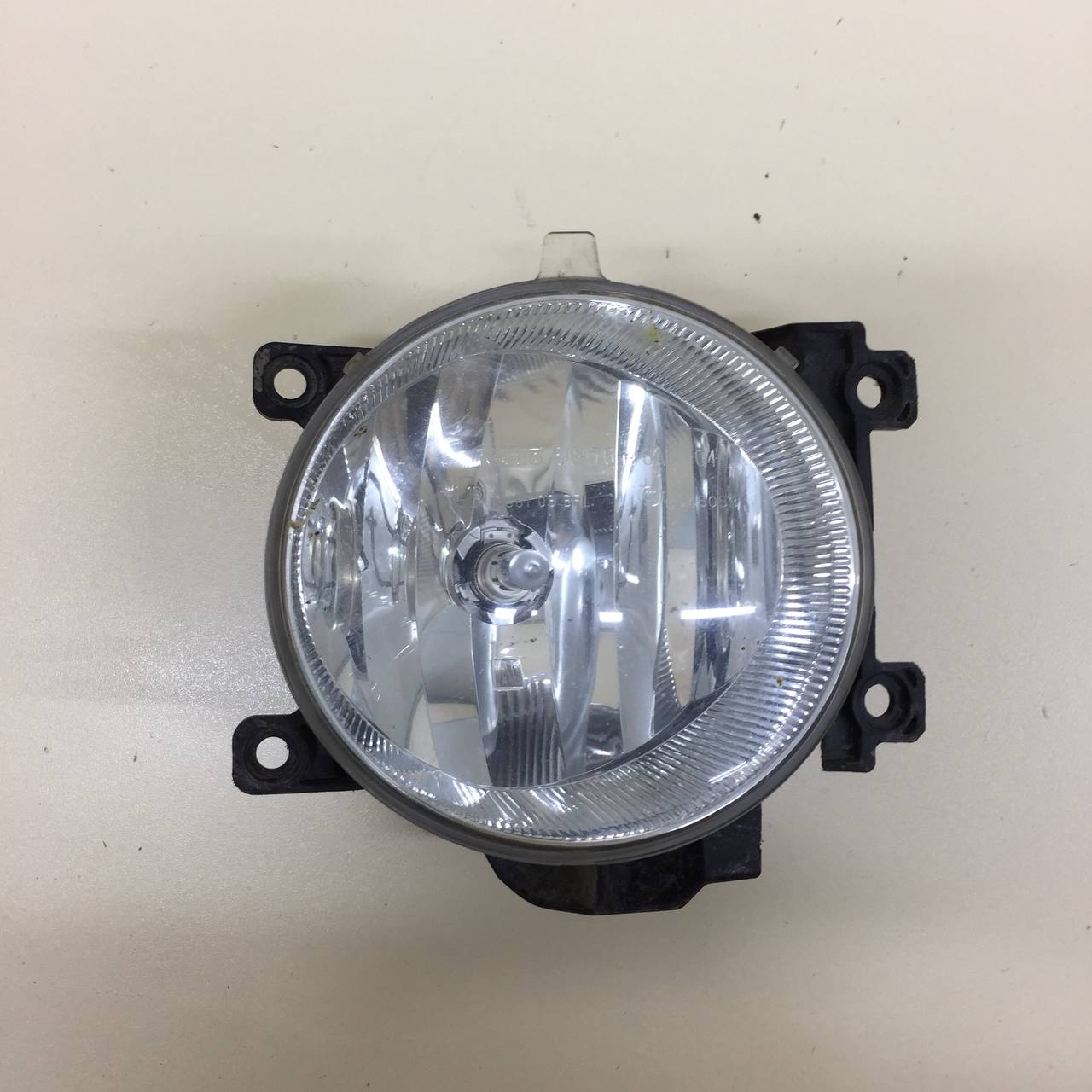 Фара противотуманная правая Toyota Rav 4 (XA40) 2013-2019