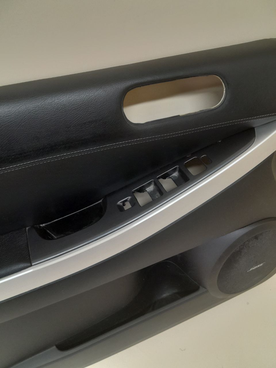 Обшивка двери передней левой Mazda CX-7 (ER) 2006-2012
