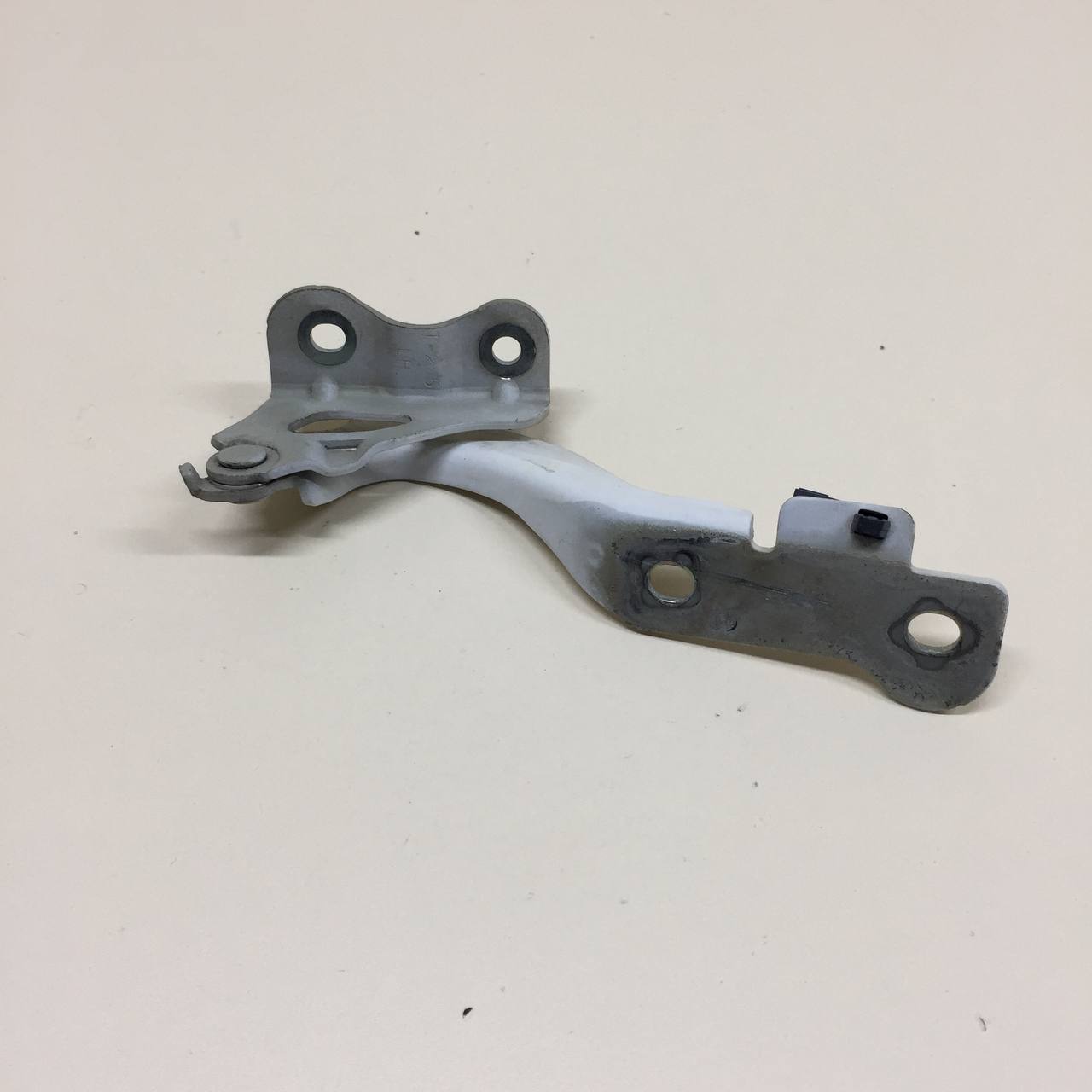 Петля капота левая Chevrolet Aveo T250 2005-2011 Петля капота левая Chevrolet Aveo T250 2005-2011