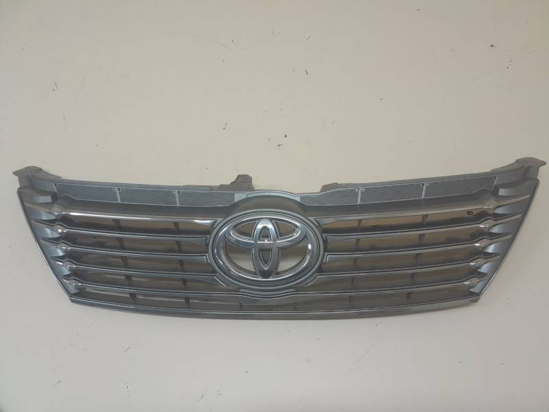 Решетка радиатора Toyota Camry (XV50) 2011-2017