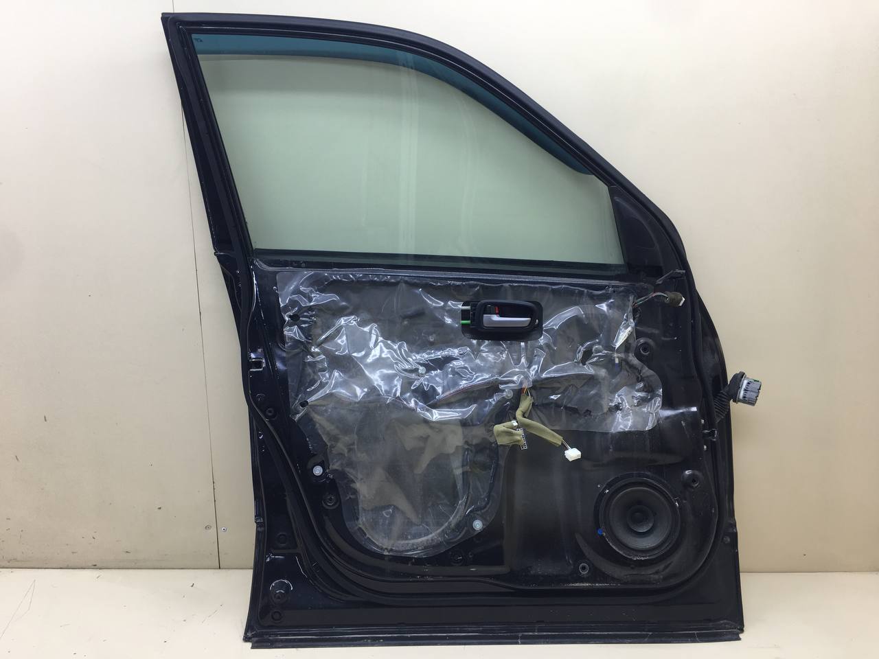 Дверь передняя левая Suzuki Grand Vitara 2005-2015