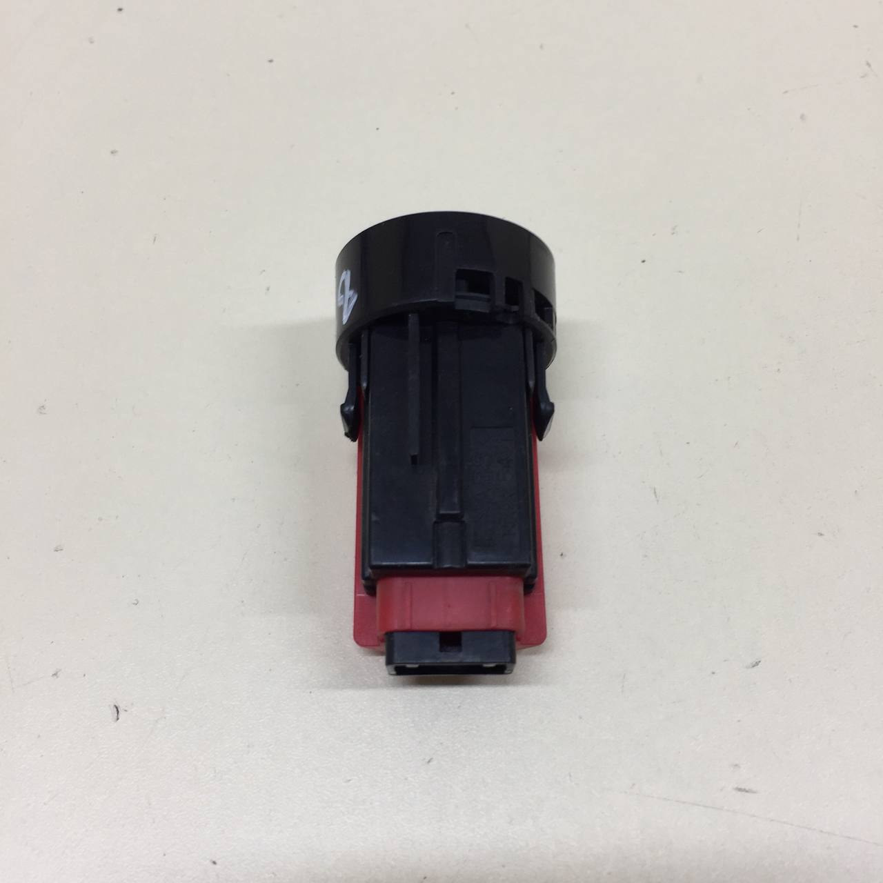 Кнопка запуска двигателя Toyota Rav 4 (A30) 2006-2013 Кнопка запуска двигателя Toyota Rav 4 (A30) 2006-2013