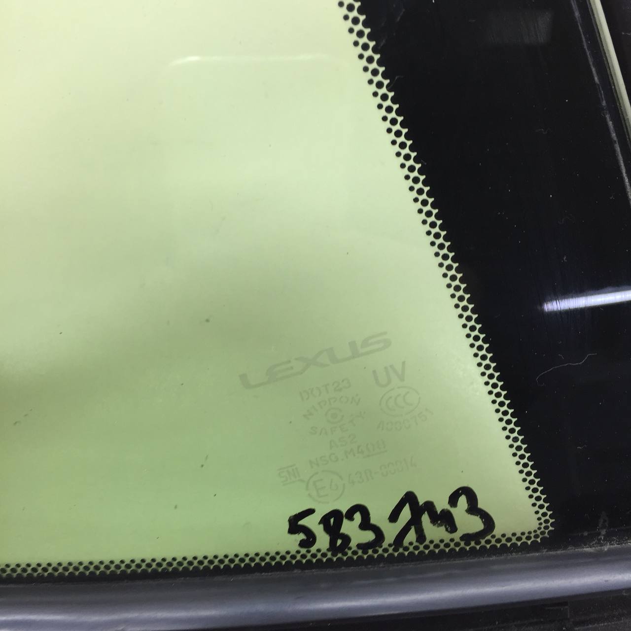 Стекло двери задней правой (форточка) Lexus ES (SV60) 2012>