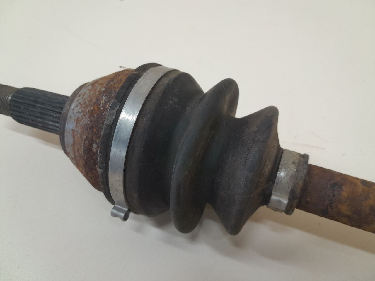 Полуось передняя правая Ford Fiesta (MK5) 2002-2008 Полуось передняя правая Ford Fiesta (MK5) 2002-2008