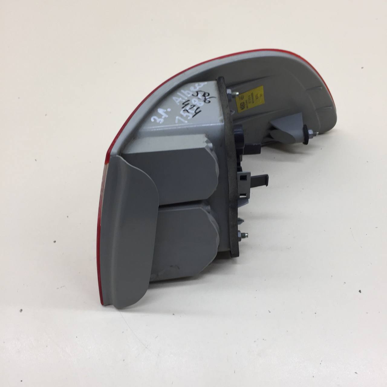 Фонарь задний наружный левый Fiat Albea 2002-2012