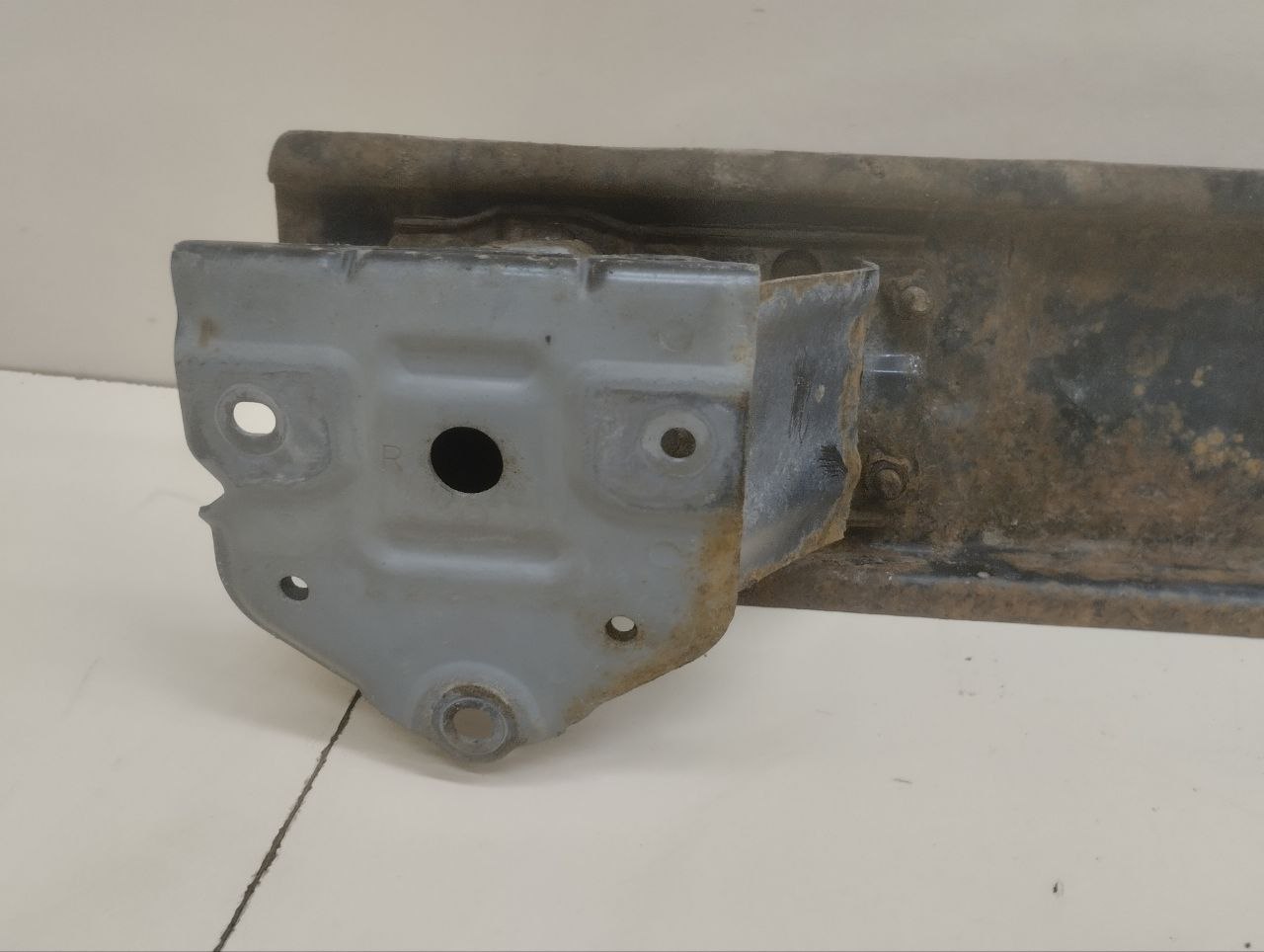 Усилитель заднего бампера Toyota Auris (E150) 2006-2012