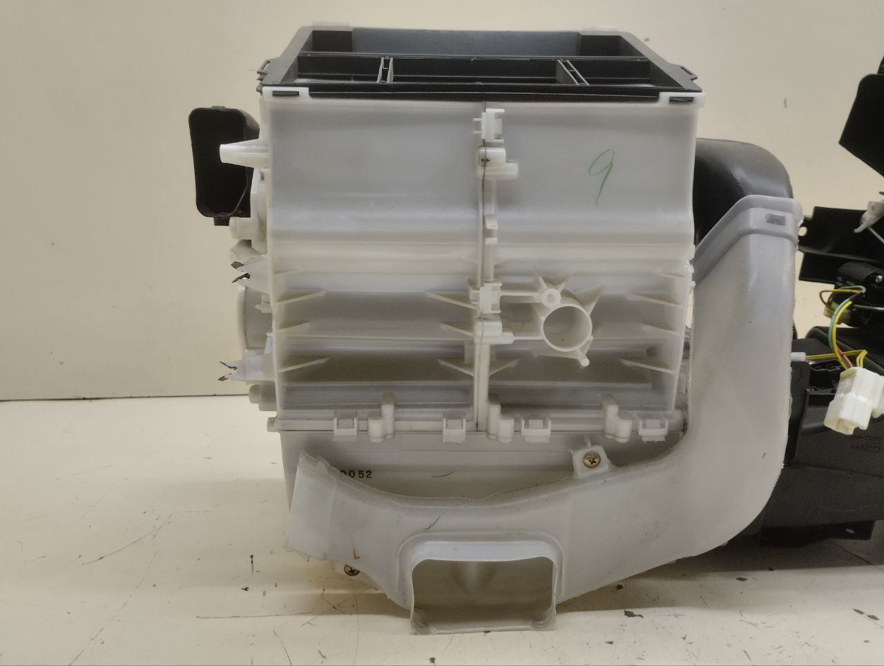 Корпус отопителя Mitsubishi Lancer 9 (CS/Classic) 2000-2011 Корпус отопителя Mitsubishi Lancer 9 (CS/Classic) 2000-2011