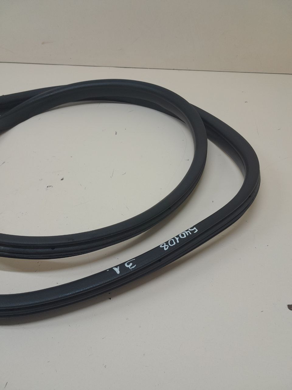 Уплотнитель проема двери задней левой Lada Vesta 2015>