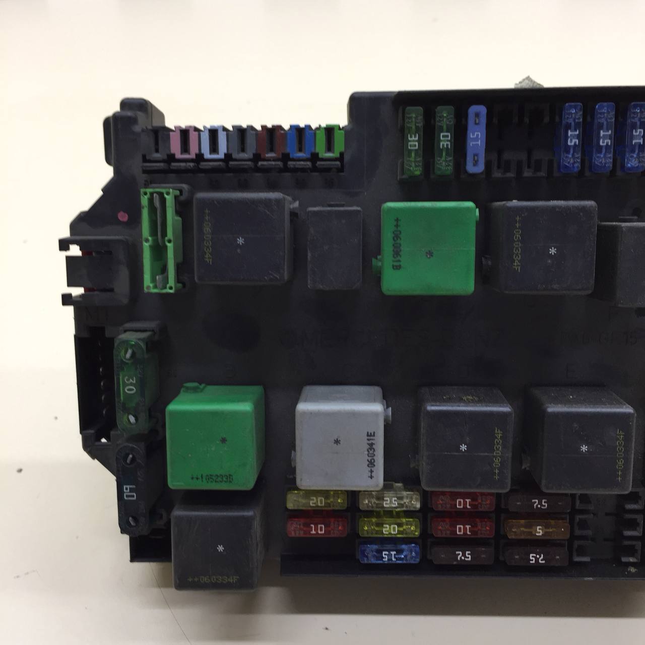 Блок предохранителей Mercedes-Benz S-Class (W221) 2005-2013