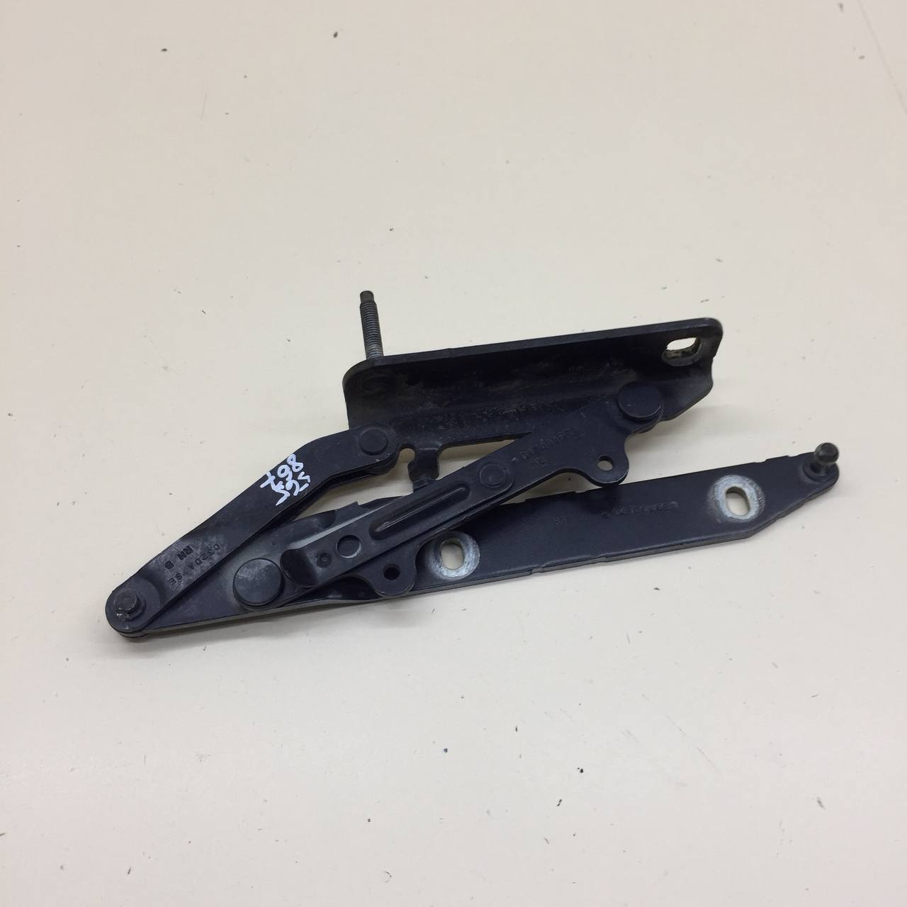 Петля капота правая Land Rover Range Rover Sport 2005-2012