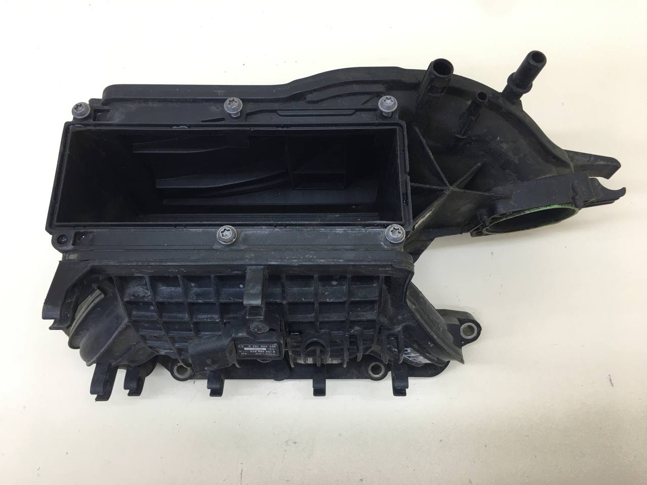 Коллектор впускной Skoda Octavia (A5 1Z-) 2004-2013 Коллектор впускной Skoda Octavia (A5 1Z-) 2004-2013
