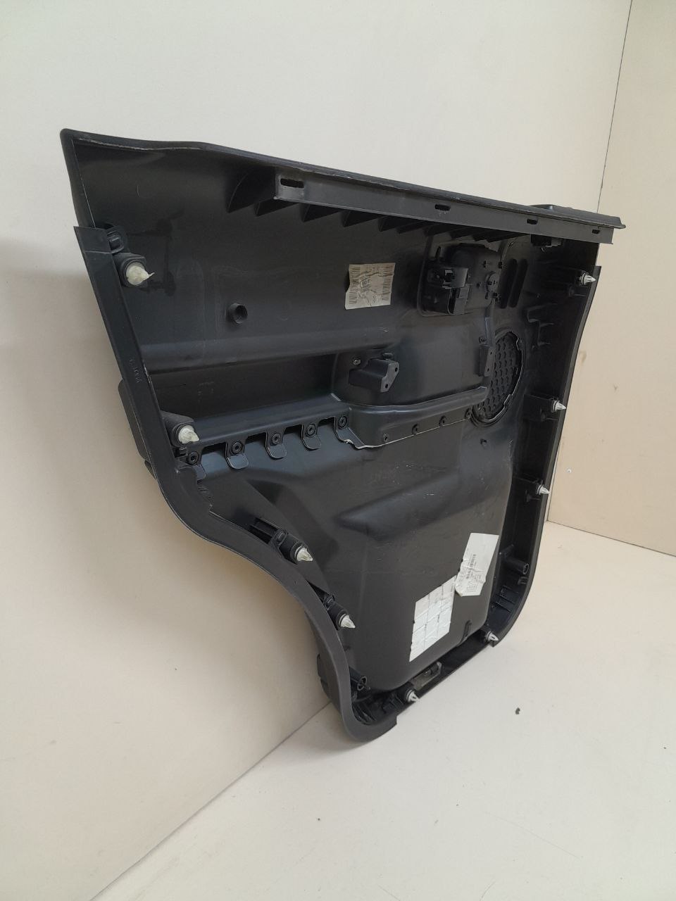 Обшивка двери задней правой Land Rover Discovery 3 (L319) 2004-2009