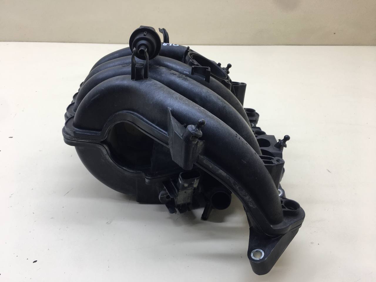 Коллектор впускной Volkswagen Polo (MK5) 2011-2020