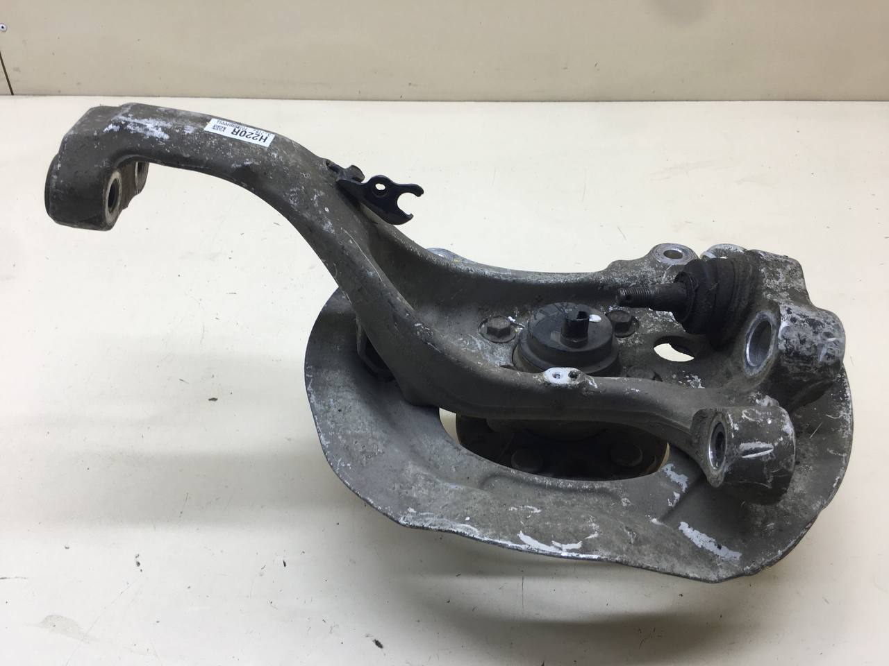 Кулак поворотный передний правый Lexus LS460 (XF40) 2006-2017