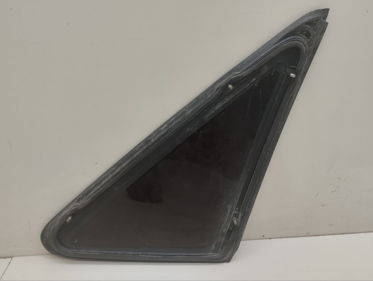 Стекло кузовное глухое левое Daewoo Nexia (N150) 2008-2016