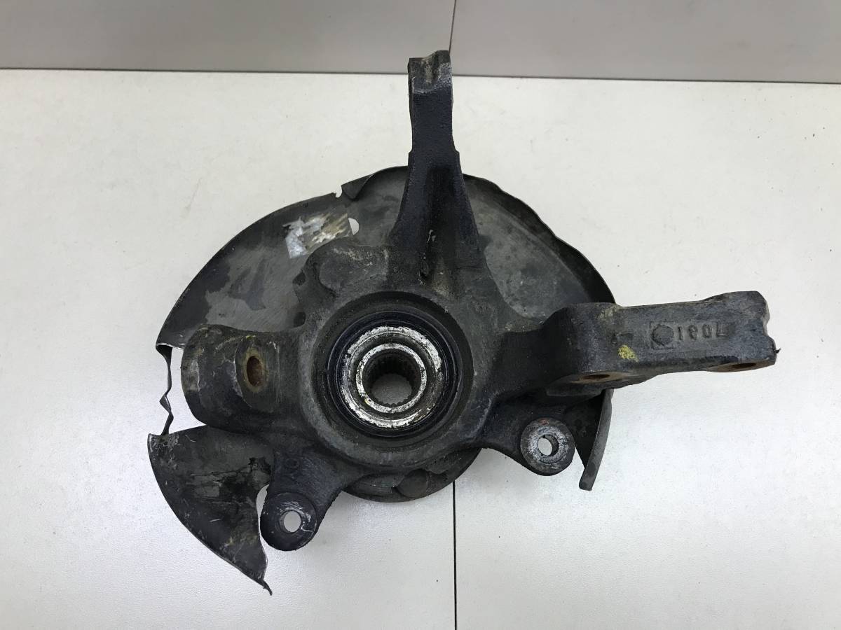 Кулак поворотный передний левый Nissan Sunny (B15) 1998-2004