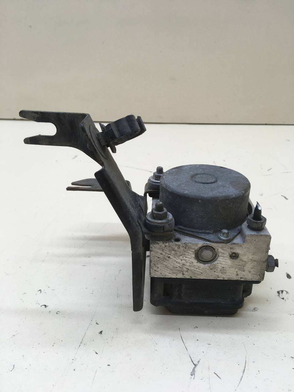 Блок ABS (насос) Nissan Almera 3 (G11, G15) 2012> Блок ABS (насос) Nissan Almera 3 (G11, G15) 2012>