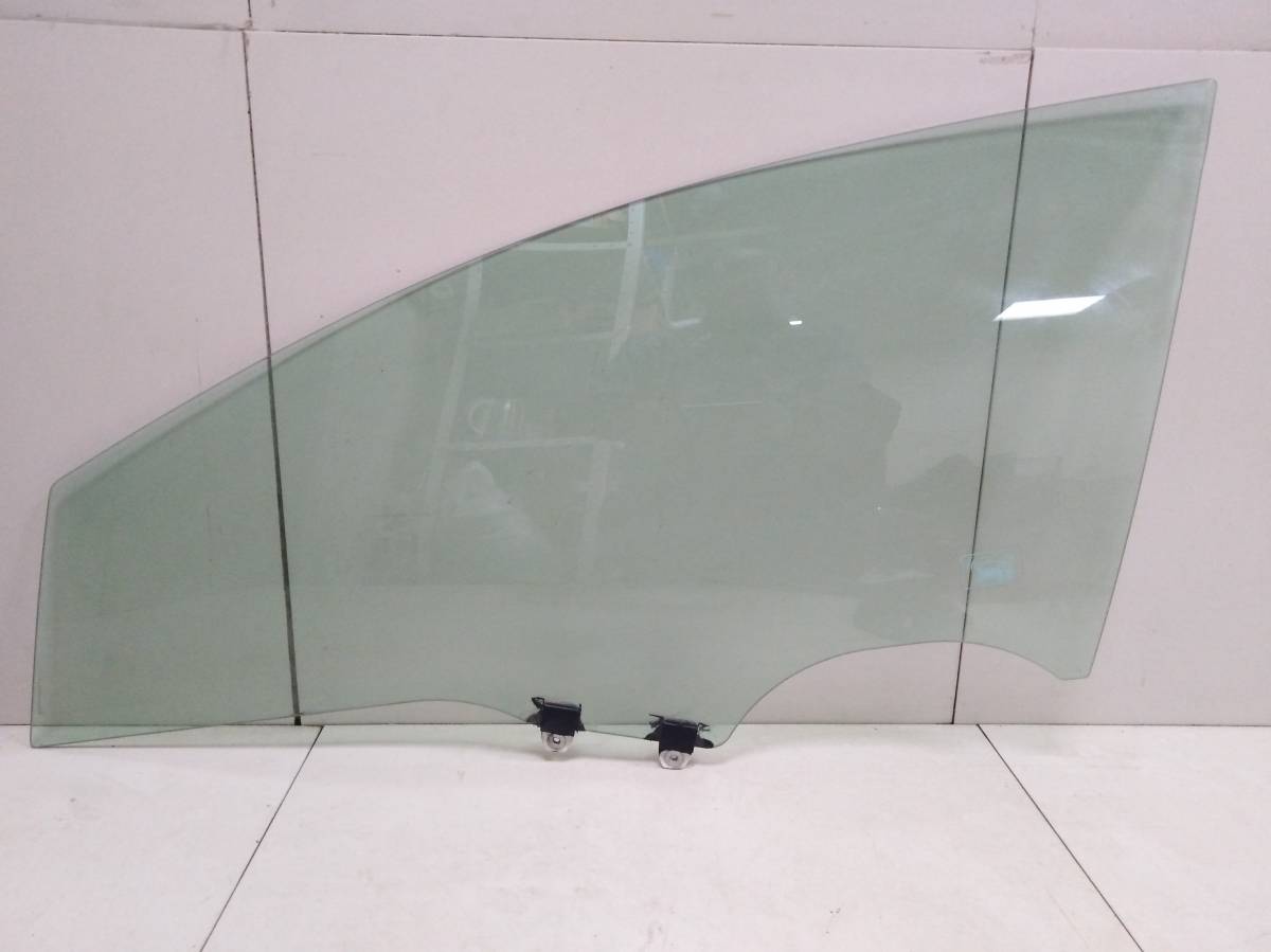 Стекло двери передней левой Honda Civic 4D 2006-2012