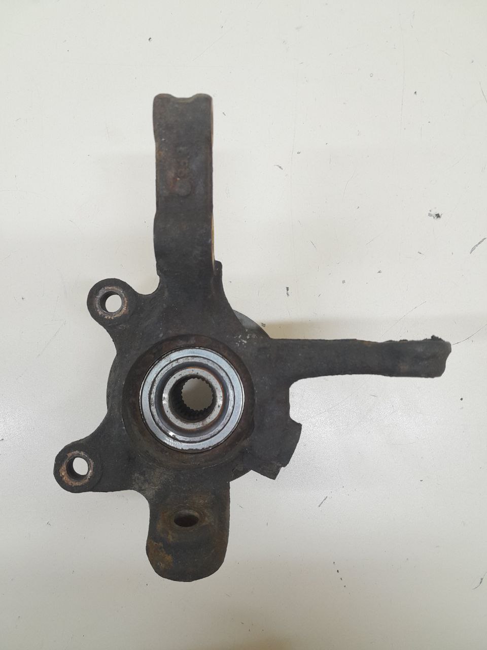 Кулак поворотный передний правый Nissan Almera (N16) 2000-2006 Кулак поворотный передний правый Nissan Almera (N16) 2000-2006